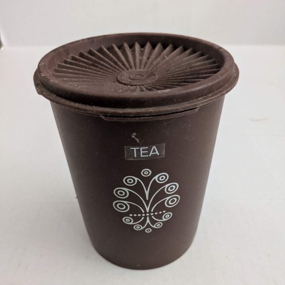 Vintage Tupperware tea canister with lid